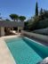 Piscina exterior y zona de terraza